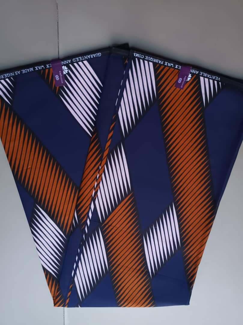 Fabric with a dark blue print of 6 meters