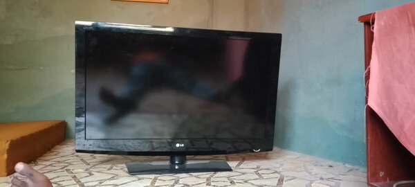 LG  TV 42INCH