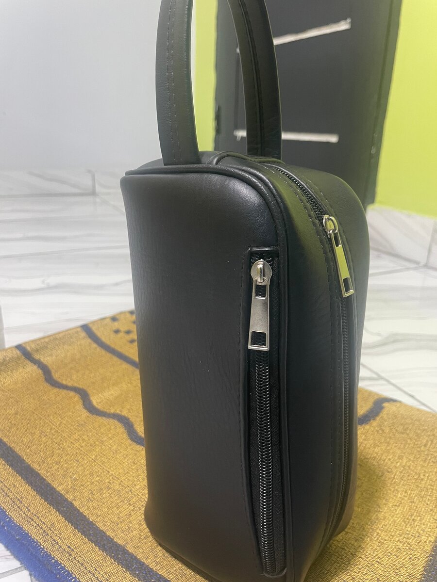 Trousse / sacoche noire