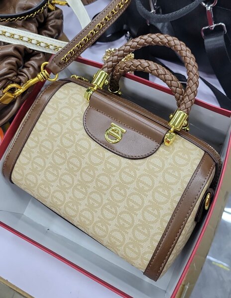 Sac à main élégant brun