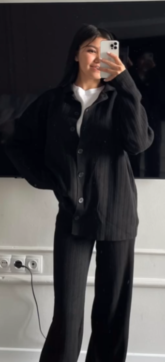 Аялдардын костюму