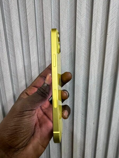 iPhone 14 Jaune