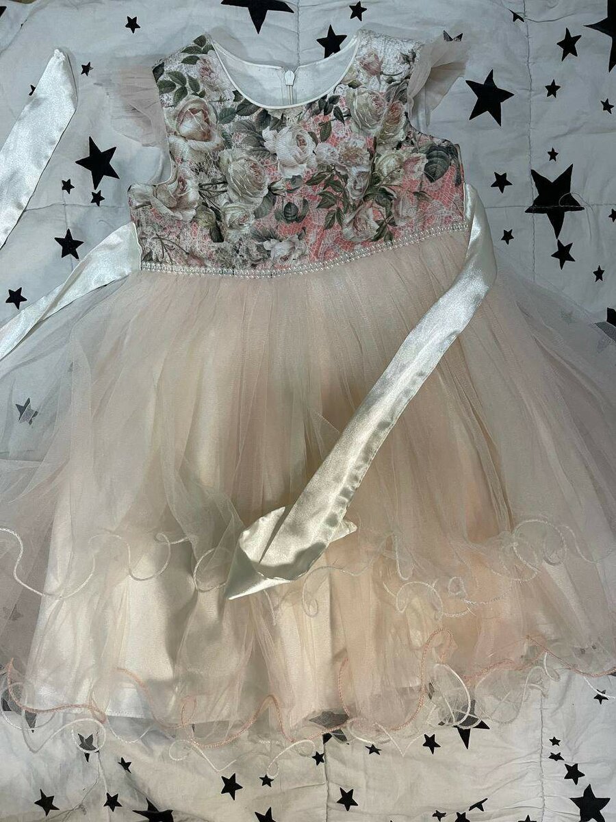 Куртка 300 сом, платье 300 сом, костюм 200 сом