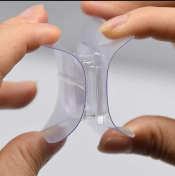 Crochets adhésifs transparents