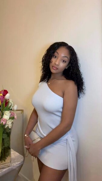 Robe Moulante Épaule Dénudée