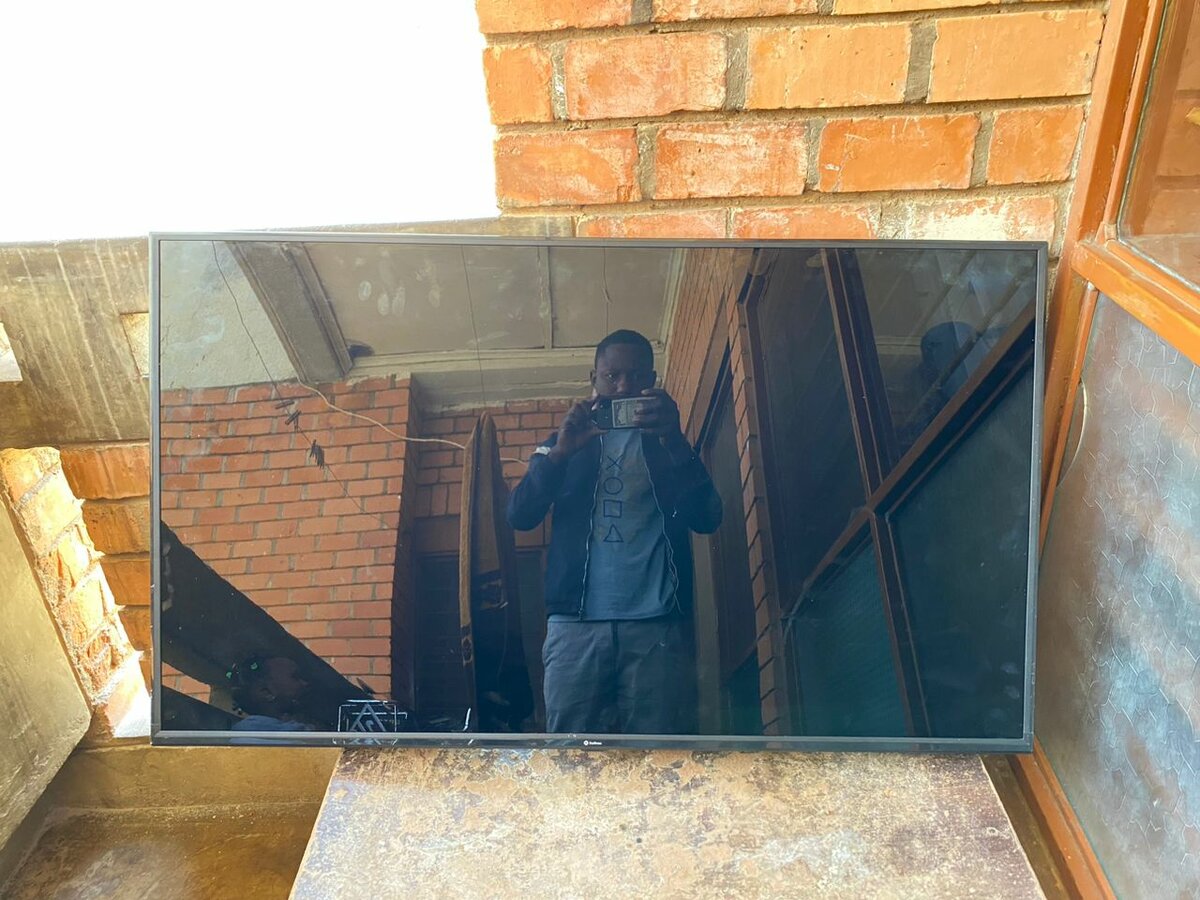 STARTIMES 50" SMART TV