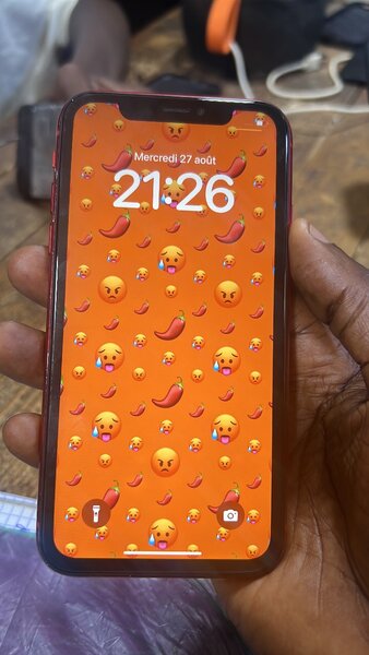 iPhone rouge déverrouillé