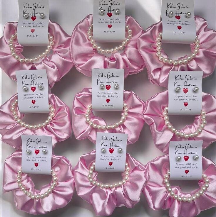 Bracelets en satin et perles