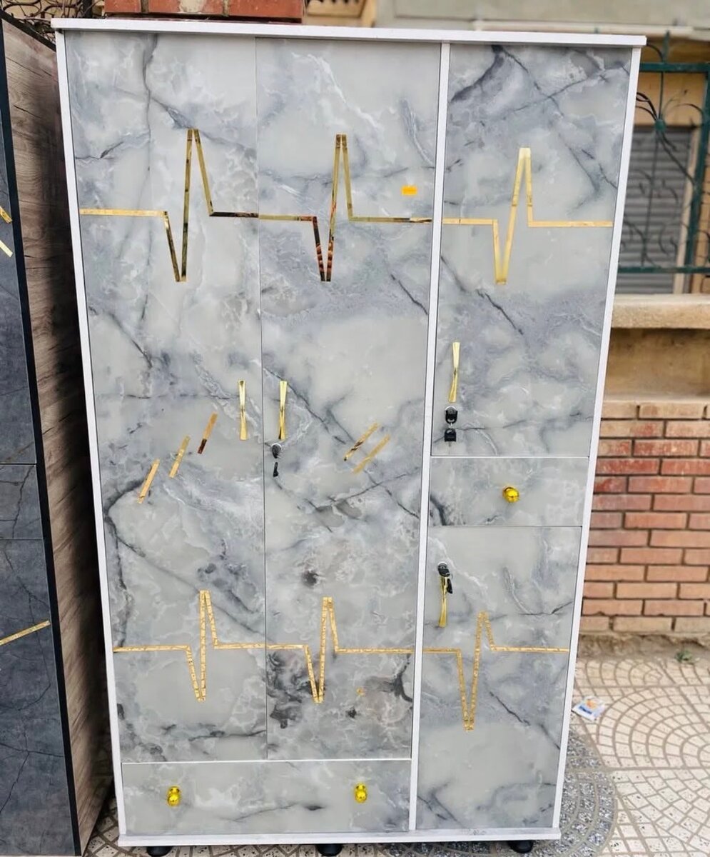 Armoire moderne marbrée