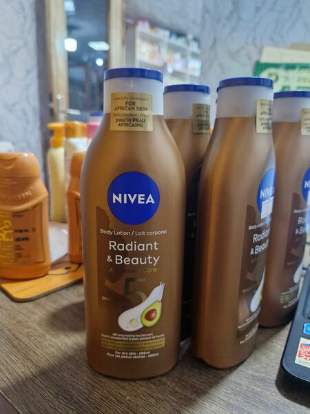 Lotion NIVEA Radiant & Beauty