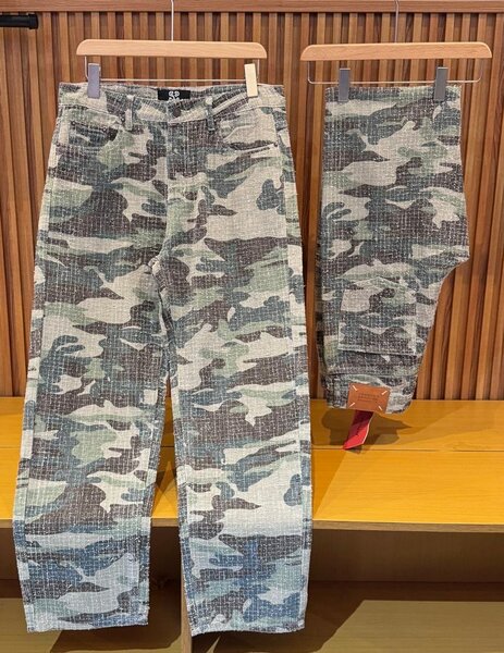 Cargo pants and open Jeans