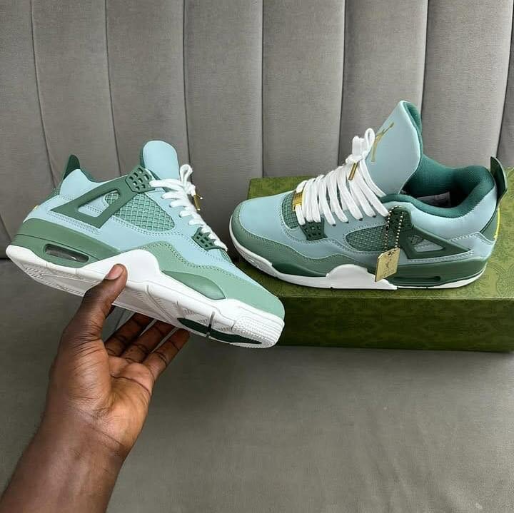 AIR JORDAN 4