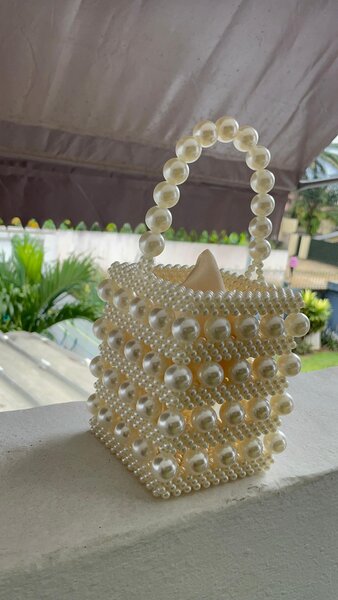 Sac à main perlé élégant