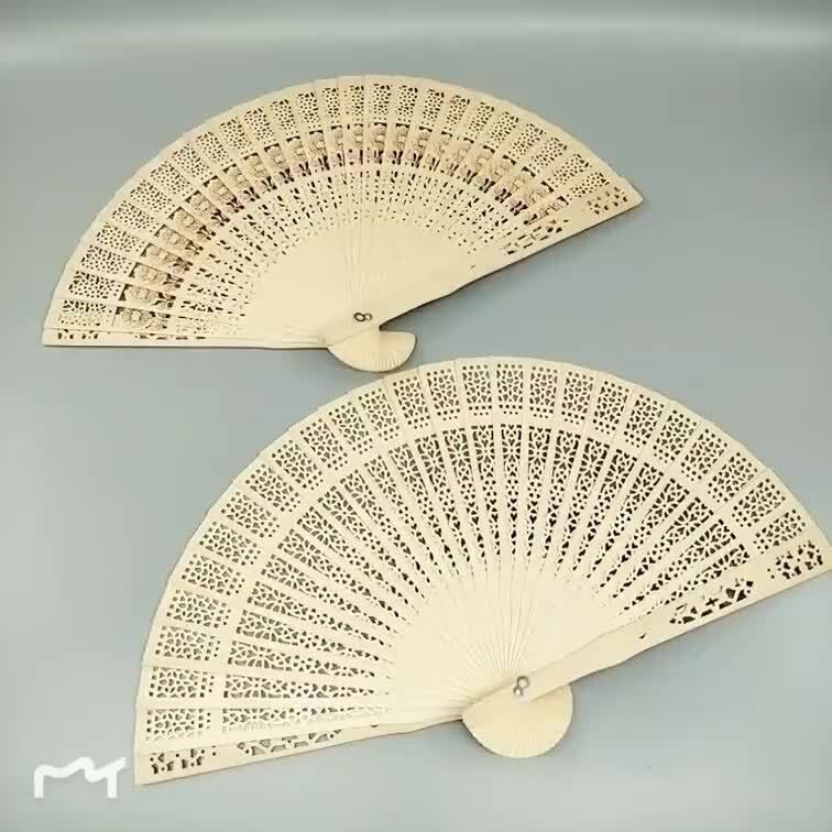 Éventail en bois élégant