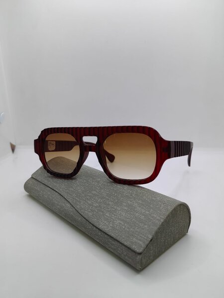 Lunettes de soleil rétro stylées