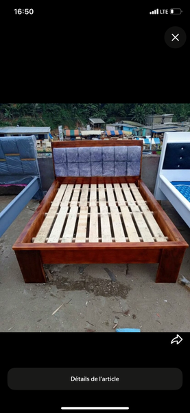 Lit double robuste en bois