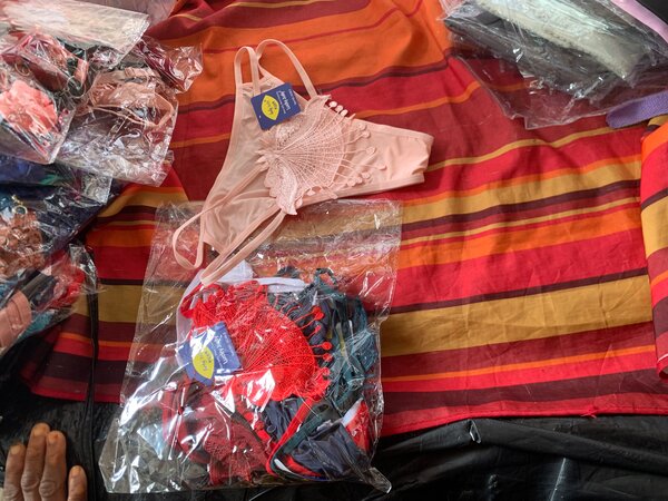 Culotte en dentelle multicolore