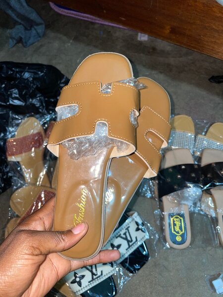 Sandales en cuir marron