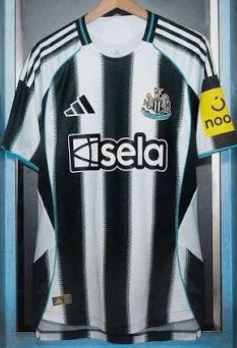 Maillot de foot rayé élégant