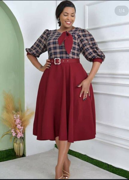 Robe élégante à motifs avec ceinture