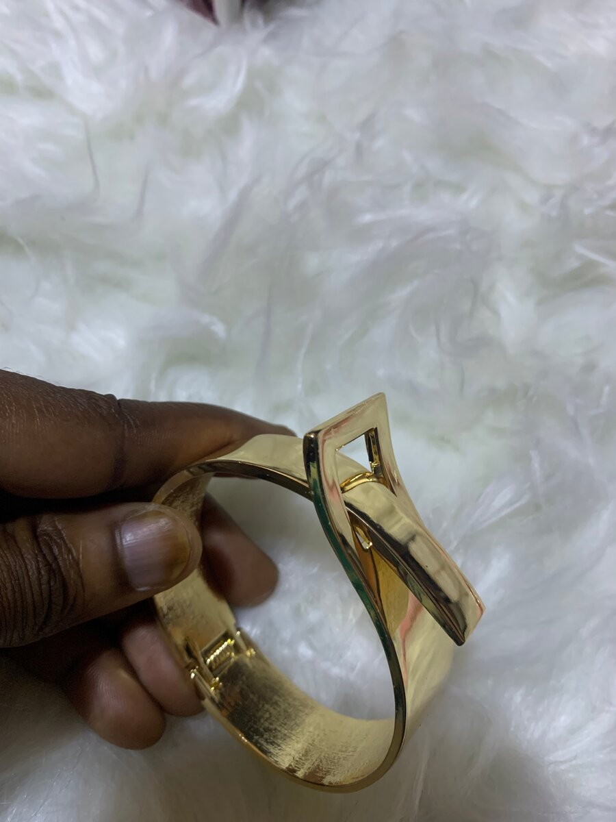 Bracelet manchette doré élégant