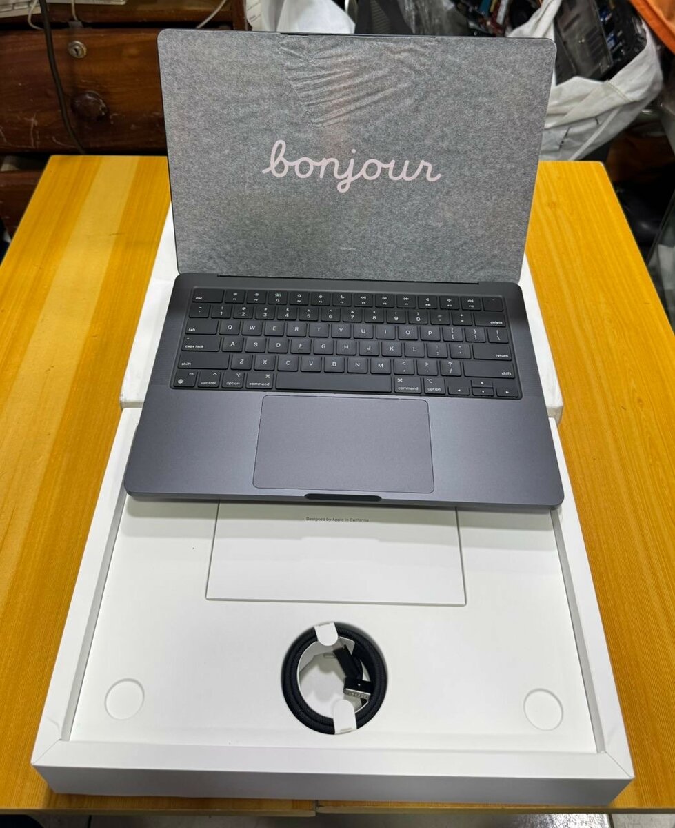 MacBook Pro 13 Pro M4 2024