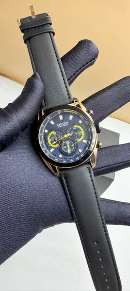 Montre analogique élégante homme