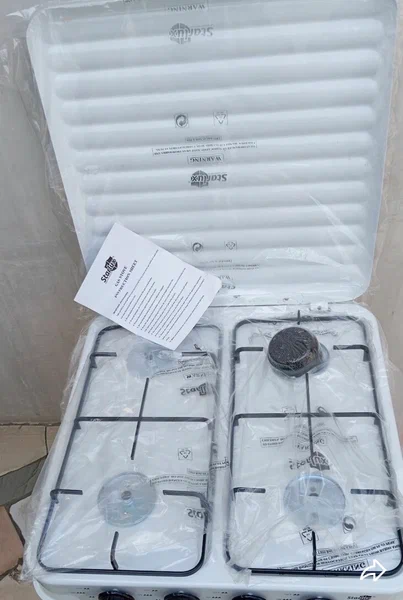 Cuisinière 4 f e u x