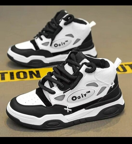 Basket enfants tendance noir et blanc