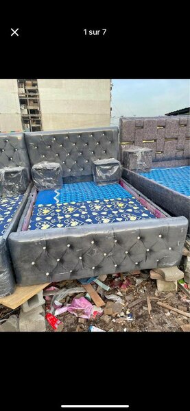 Lit double capitonné élégant