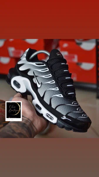 Nike Air Max Plus Noir Blanc