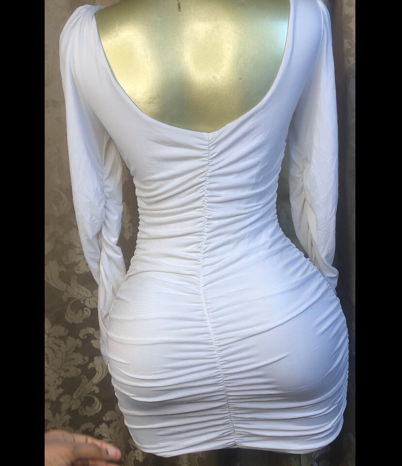 Robe moulante blanche élégante