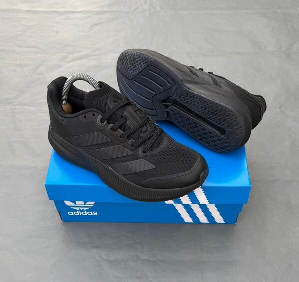 Chaussures Adidas noires légères