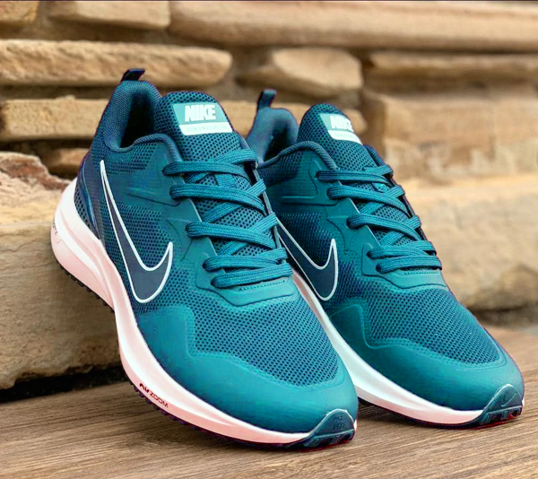NIKE ZOOM