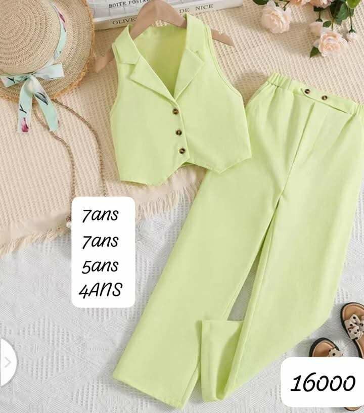 Tenue élégante pour filles