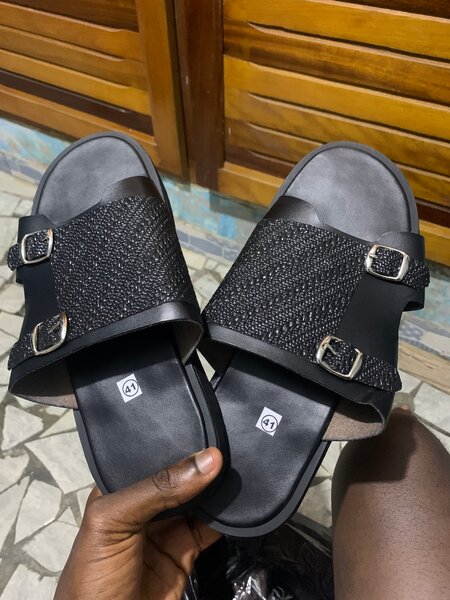 Sandales noires ajustables