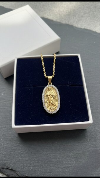 Collier pendentif doré élégant