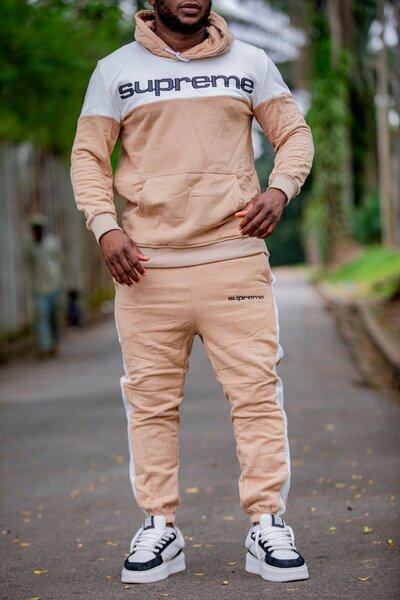 Complet homme disponible à de bon prix