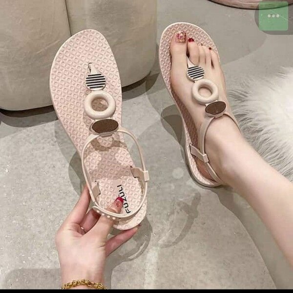 Ladies flexible sandals