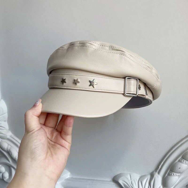 Casquette en cuir à étoiles