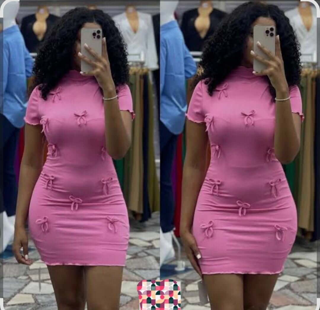 Robe moulante rose avec nœuds