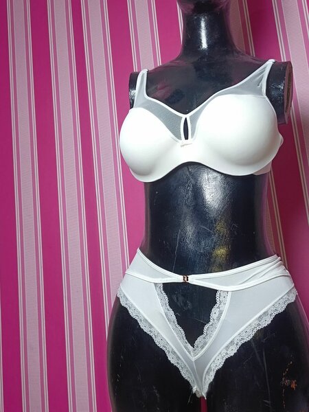Ensemble lingerie blanc chic