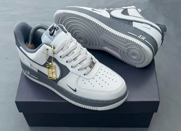 Nike Air Force 1 blanche et grise
