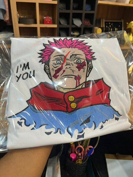 T-shirt manga brodé