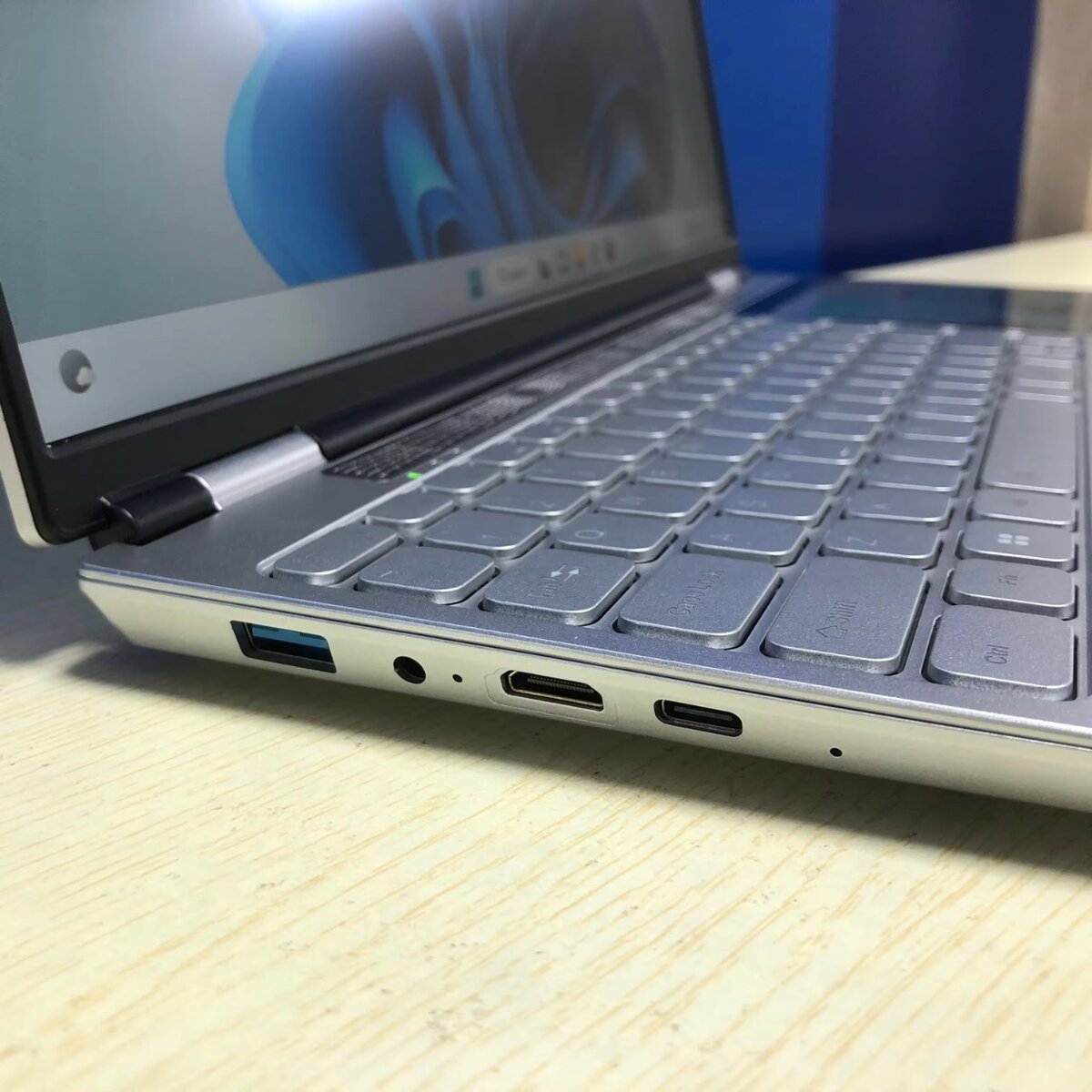 Innovant Ordinateur Portable à Écran Double