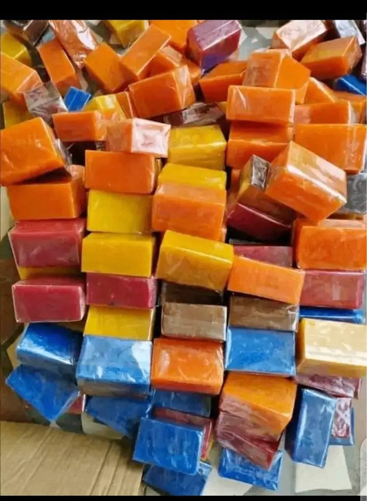 Savons colorés naturels