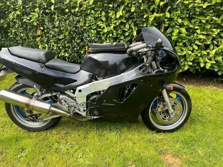 Moto sport noire élégante