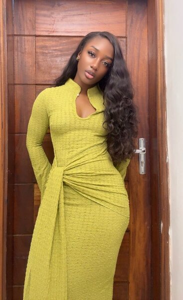 Robe à lacets