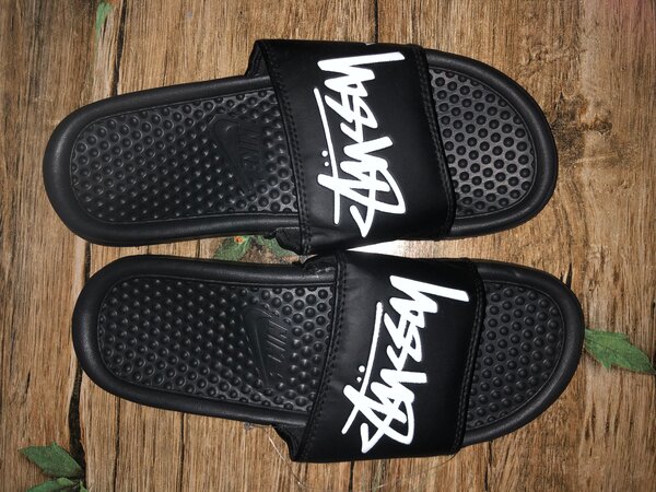 Claquettes noires confortables