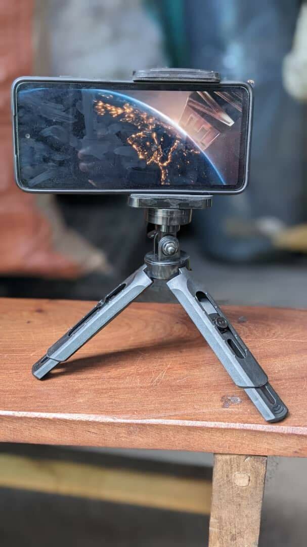 Tripod table phone stands